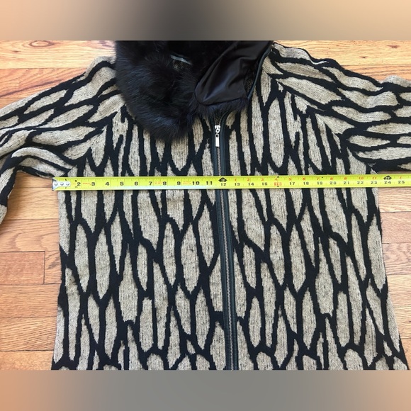 Chico’s Women’s Convertible Faux Fur Trimmed Sweater Jacket - Size 3 - Picture 7 of 10